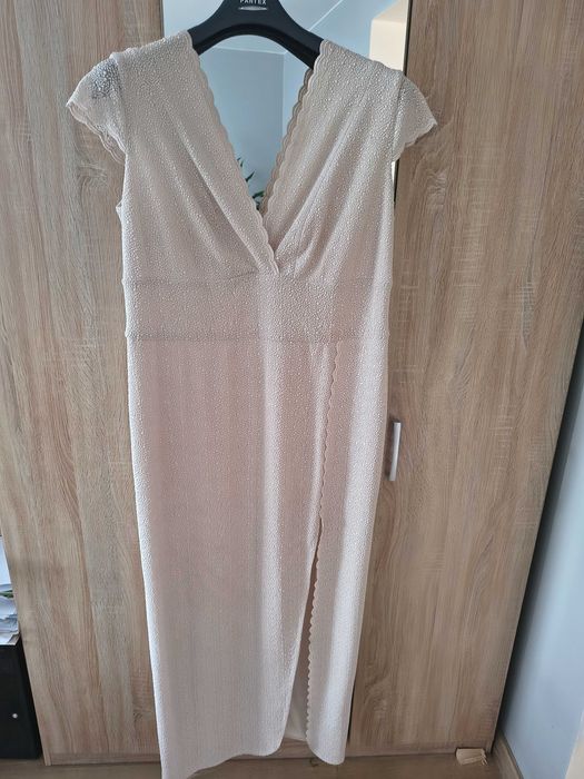 Sprzedam b. elegancką sukienkę