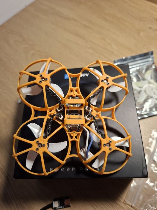 Meteor 75 pro tinywhoop analog betafpv dron FPV