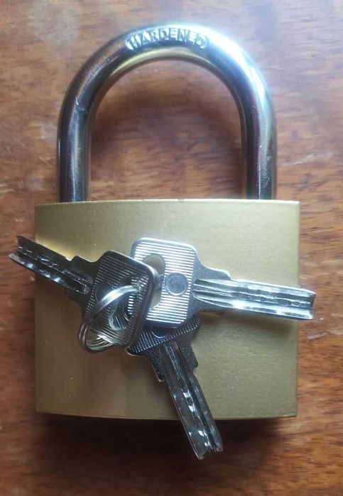 Продам или поменяю хороший импортный замок HARDENED с каленой дужкой