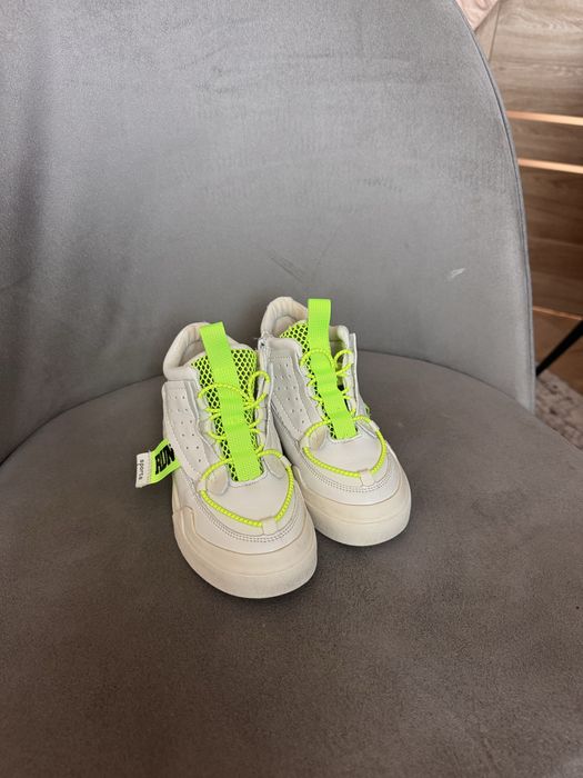 Дитячі кросівки на весну 29 розмір, устілка 18,5 см. Ботинки на весну