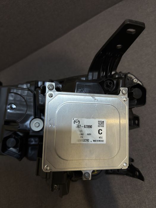 Фара Mazda CX-50 CX50 права 2022 - 2026