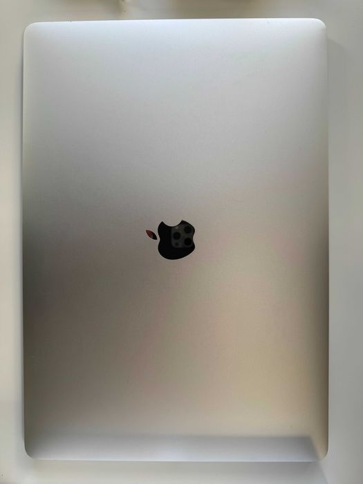 MacBook Pro 15” (2019) — Core i7 2.6 Touch Bar | 16GB RAM | 256GB