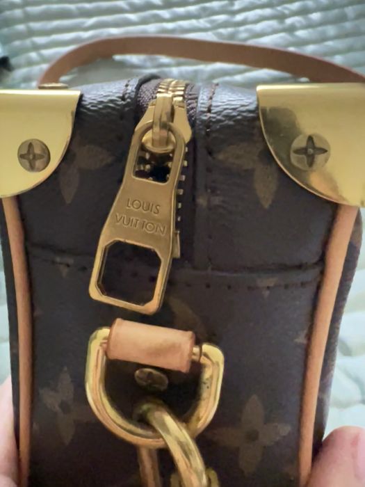 Стильна сумка-скринька у дизайні Monogram