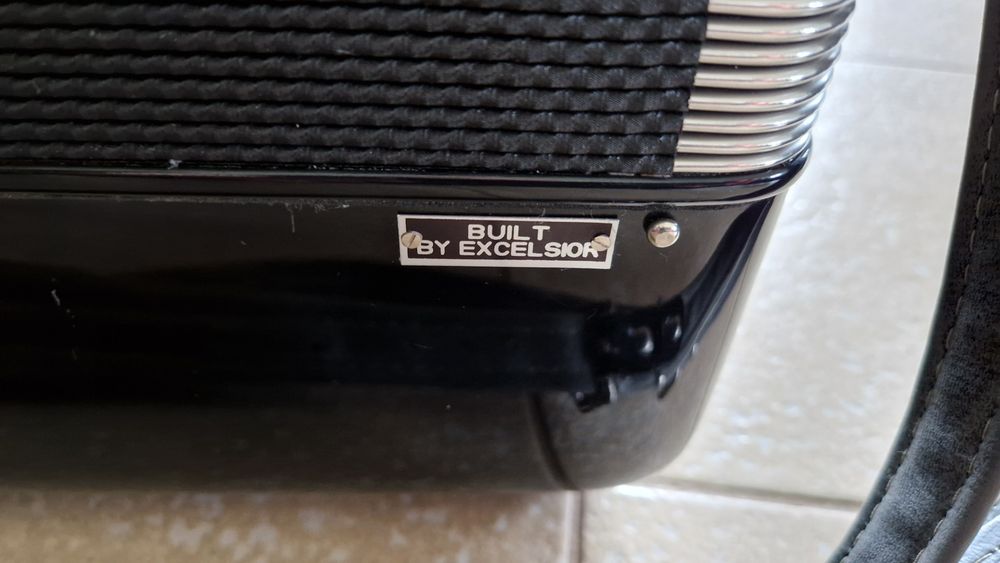 Akordeon Excelsior 96 basów guzikowy