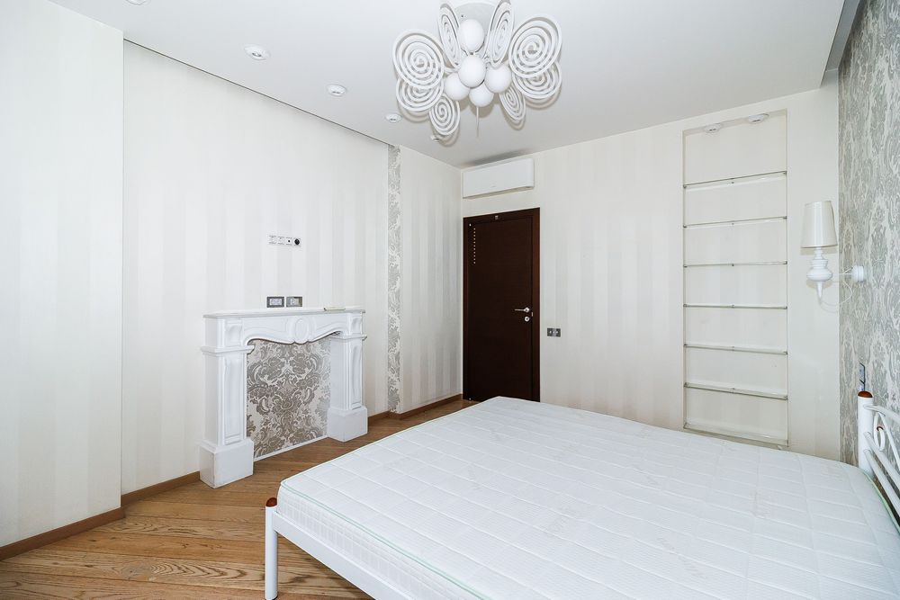 Без% Продам 3-к, вул. Чорновола 2 , метро 5 хвилин