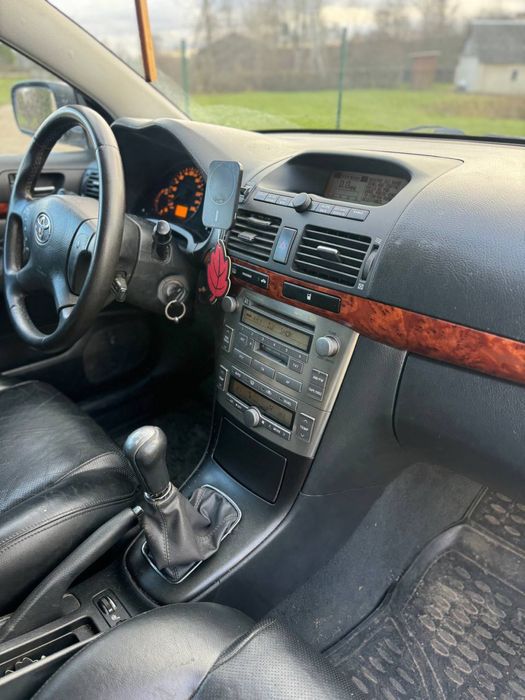 Toyota Avensis 2.0, 4D, 2005 рік, механіка,преміум комплектація.