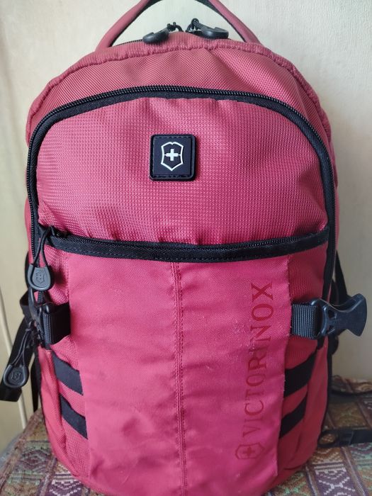 Рюкзак унисекс Victorinox Travel VX Sport Cadet/Red Vt31105003