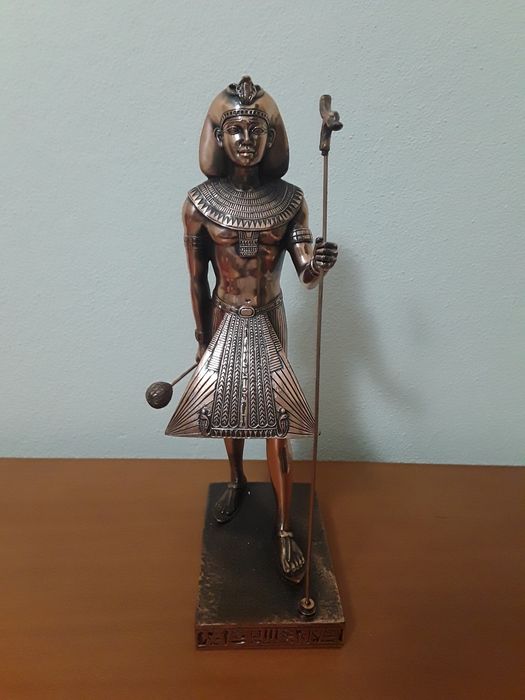 Estatua Egipcia banhada em cobre