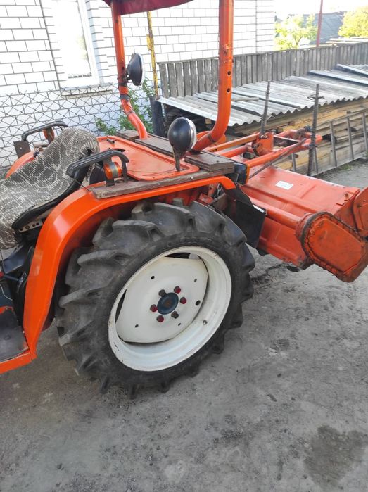 Мінітрактор Кубота 1600, повнопривідний.