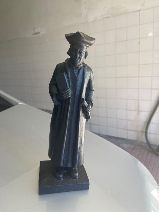 Estatua Padre Cruz