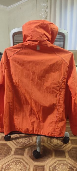 Нова спортивна куртка на осінь, весну.