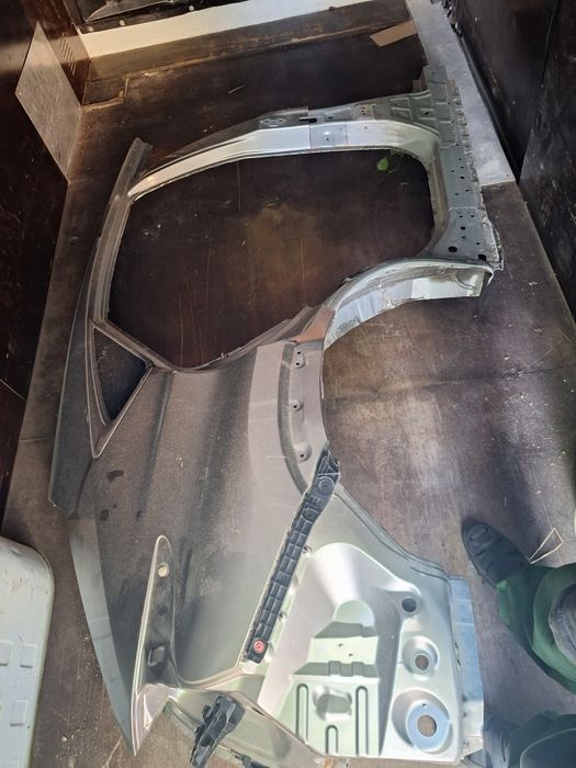 крыло,форточка,стойка ,порог NX Lexus
