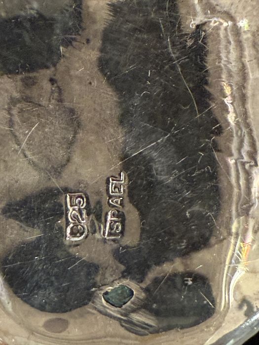 На подарунок срібне колье