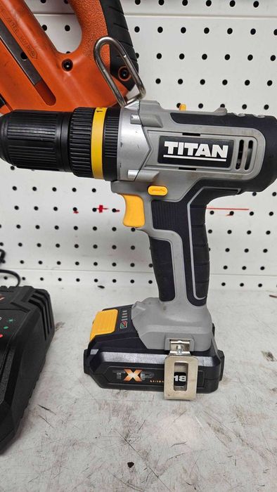 Wkrętarka Titan TTB884COM 18V 2X2AH