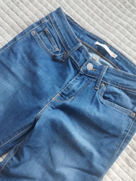 Jeansy Levi's Strauss & Co.