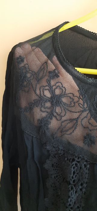 Elegancka Czarna bluzka rozm 48 kwiaty