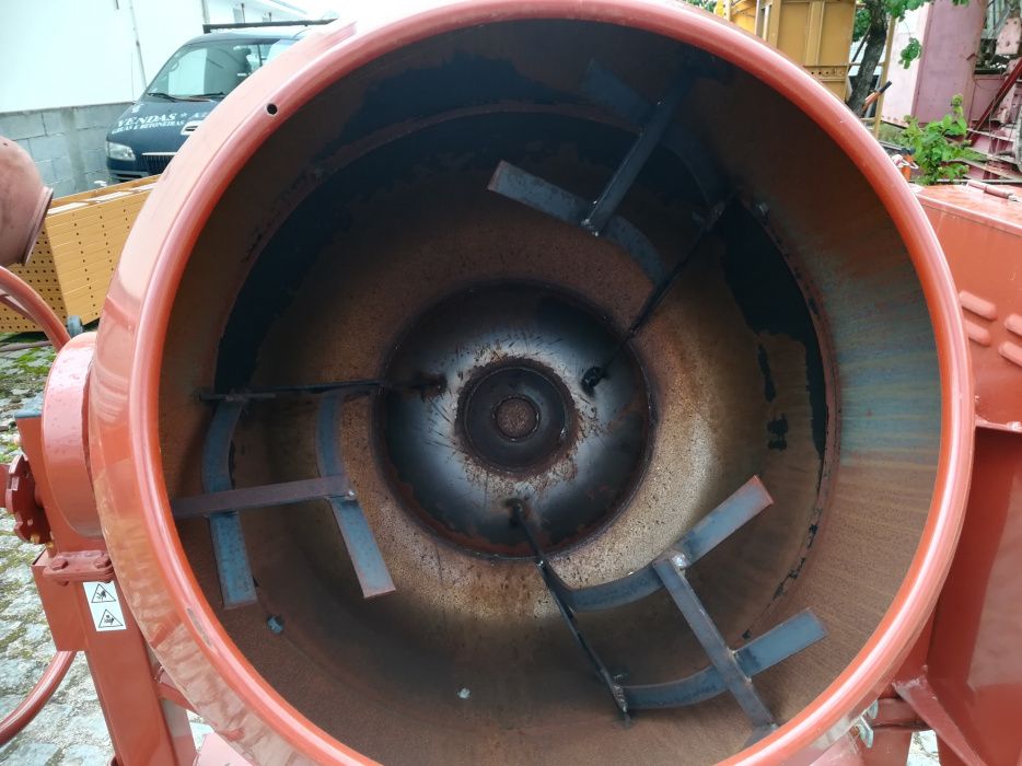 Betoneira LIS 260Lts monofásica (nova)