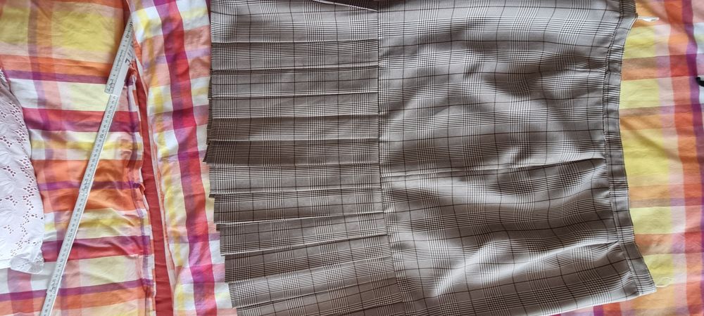 Spódniczka zapinana na zamek