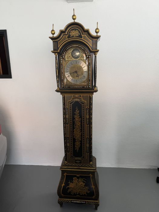 Relógio de caixa alta antigo - Tempus Fugit