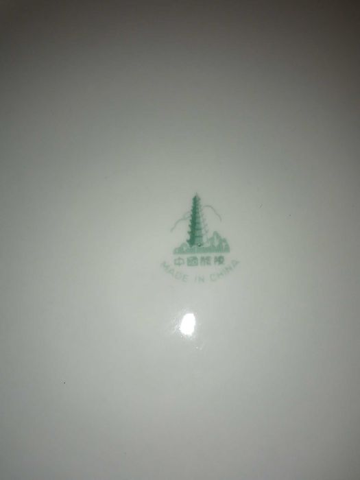 Serviço de jantar antigo para 4 pessoas, de Yong Sheng Porcelain Comp.