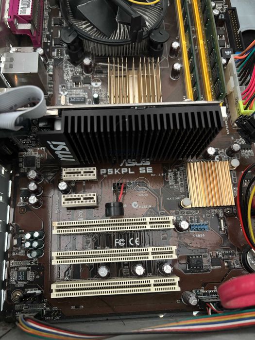 Torre + placa gráfica + motherboard + RAM + Processador + Fonte Alimen