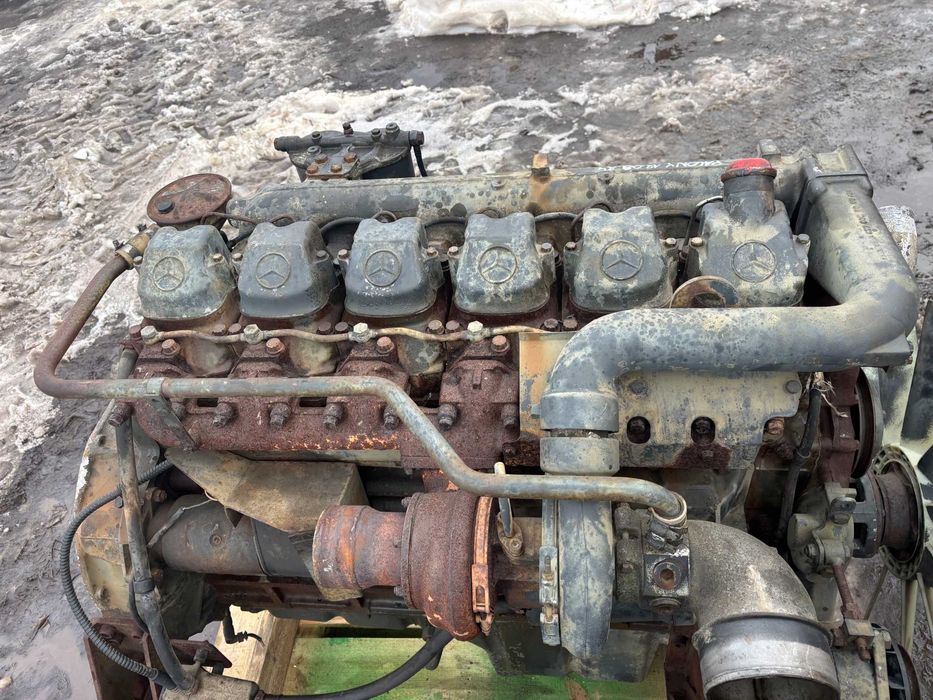 Silnik Mercedes - Benz OM447A OM447 Manualna pompa