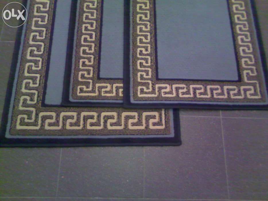 Edredon e tapetes de quarto