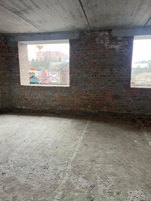 Продається квартира в цегляному будинку на Дружбі