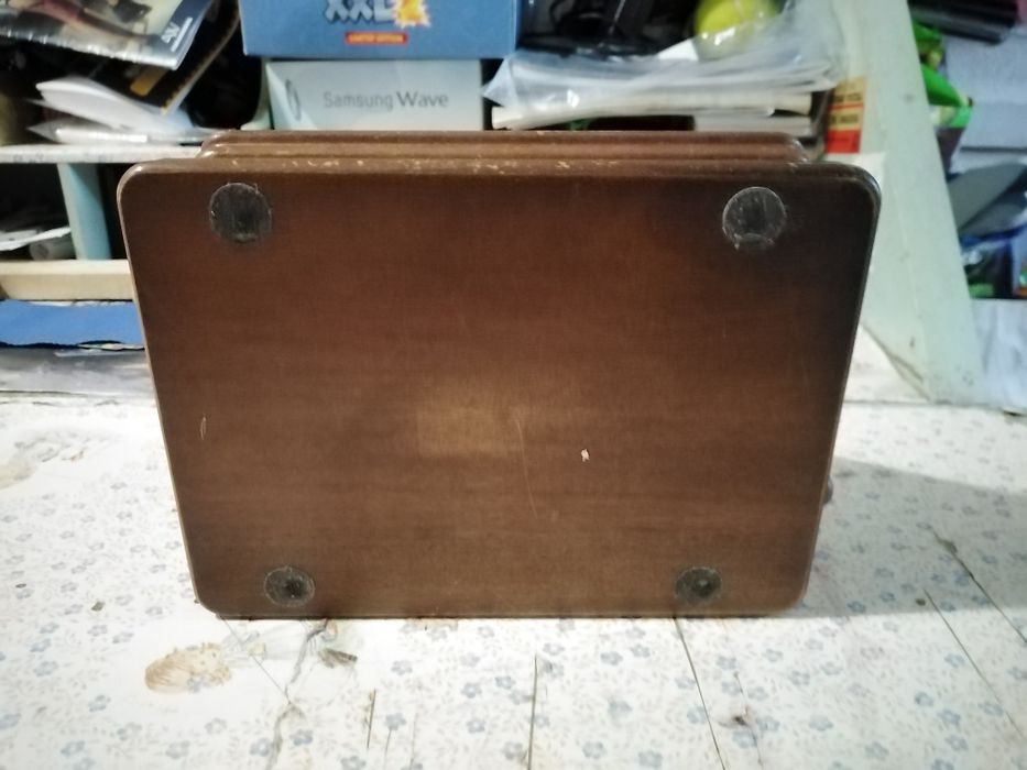 Vendo caixas de arrumação com relógio bom estado