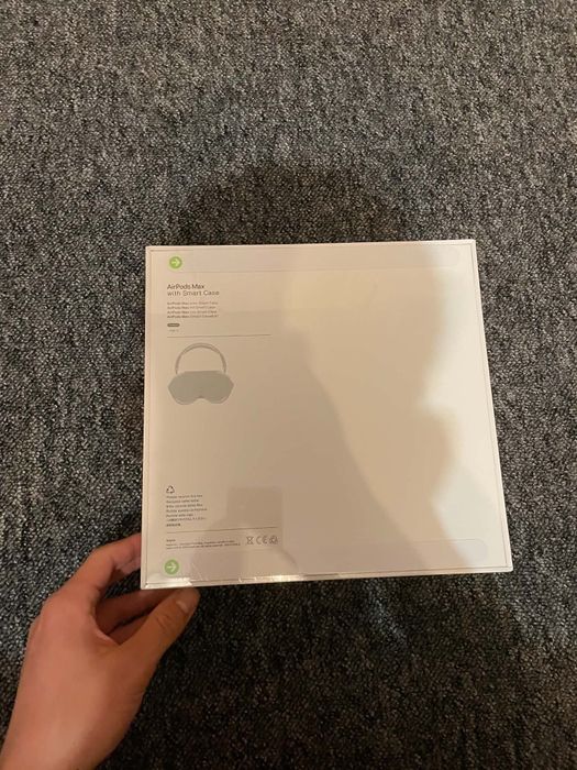 Air Pods Max w foli