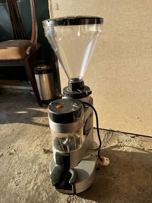 Máquina de Café Expresso Profissional 2 Grupos + Moinho + Filtro de Água