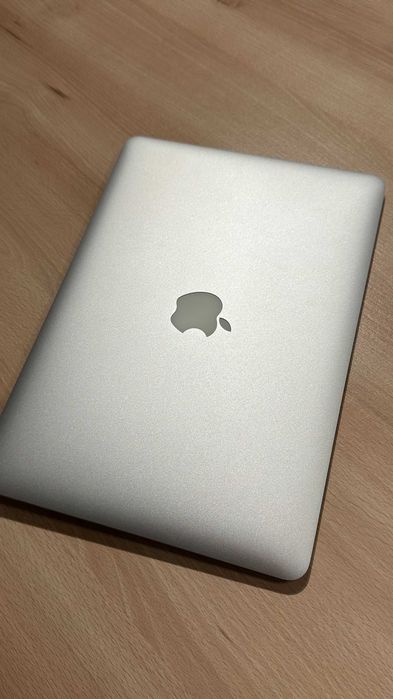Apple MacBook Air 13" 2017 | 8 GB RAM | 128 GB SSD | Stan bardzo dobry