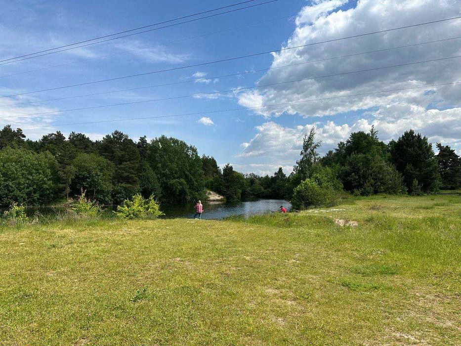 Продам земельну ділянку біля лісу!