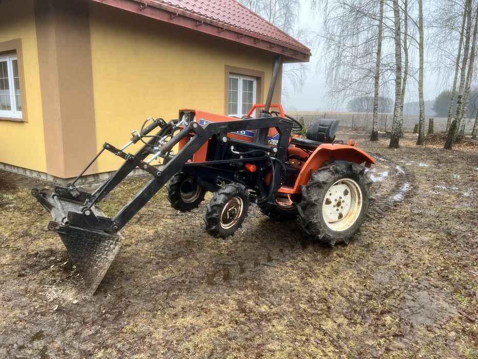 Sprzedam ciągnik Hinomoto