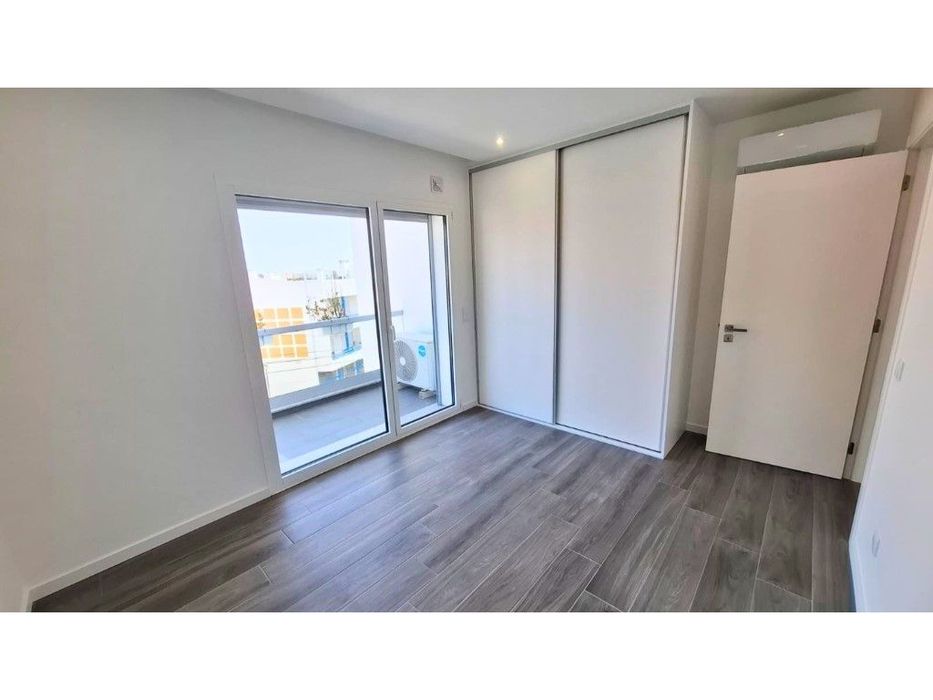 Apartamento T3 com varanda, garagem fechada em condomínio com piscina