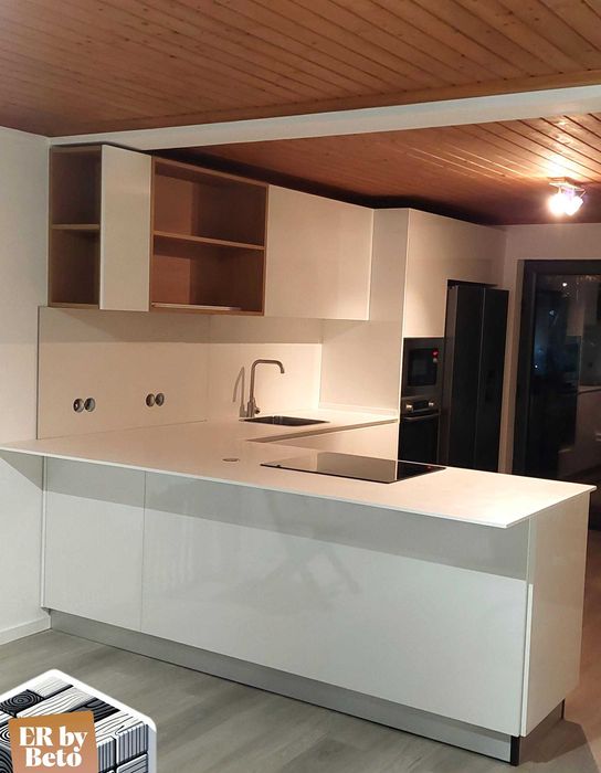 Cozinhas, Roupeiros, Estantes, Móveis a medida