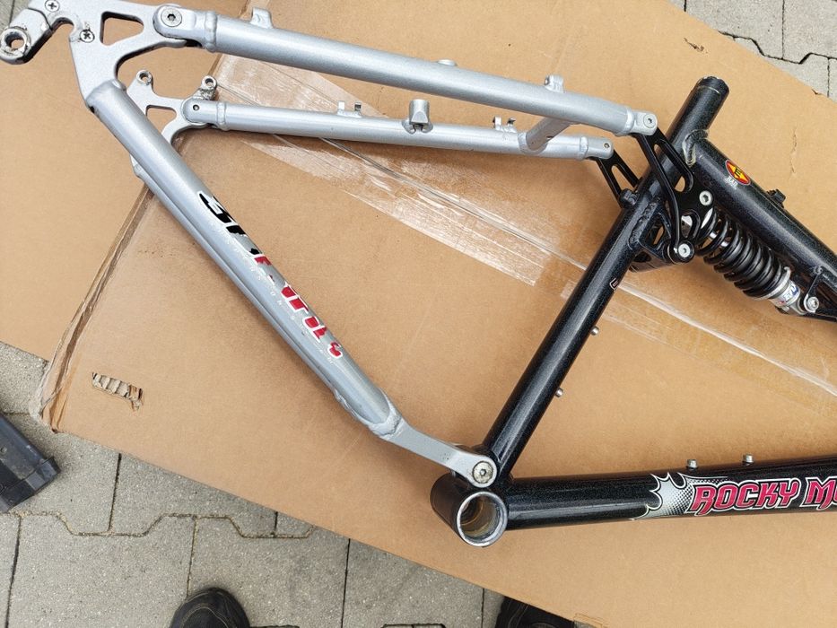 Rama Rocky mountain Slayer. damper Fox wanilia r cztery fsa  koło 26 od 9 rama retro mega stan
