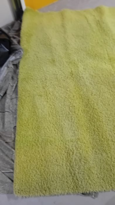 Carpete verde bom estado