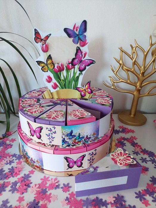 Tort z papieru, motyw Motyle. Na 24 kawałki.