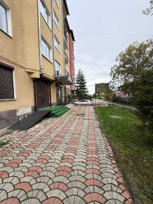 Комерційне приміщення в Богородчанах попри дорогу.