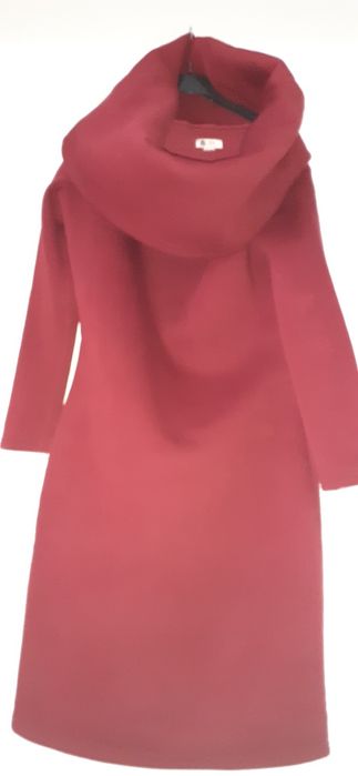 Ciepła ołówkowa z ozdobnymi golfem