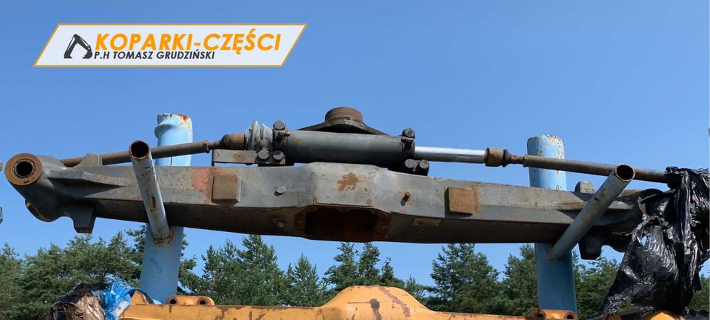 Belka mostu przedniego z siłownikiem skrętu New Holland, CASE, Hitachi