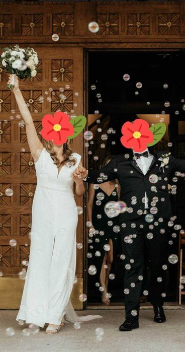 Gładka suknia ślubna z rozporkiem klasyczna