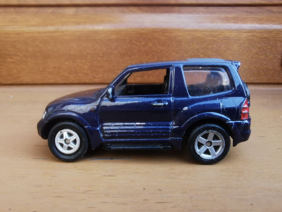 Welly Resorak Mitsubishi Pajero