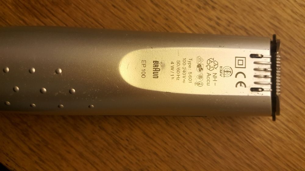 Máquina de aparar a barba e barbear Braun EP 100