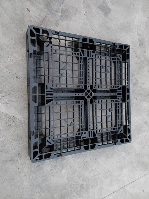 Paleta plastikowa 105x105 110x110 palety