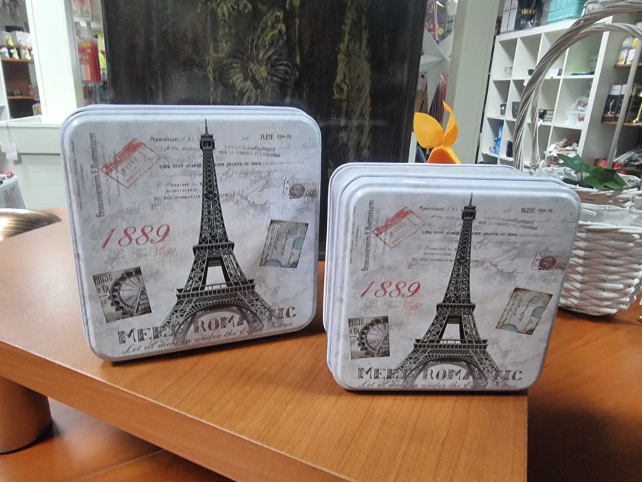 pudełka szare pojemniki pudełko metalowe puszki ozdobne kwadratowe