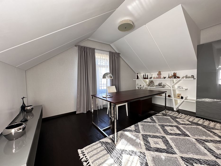 Будинок з басейном та гостьовим будинком в тихому місці Дмитрівка