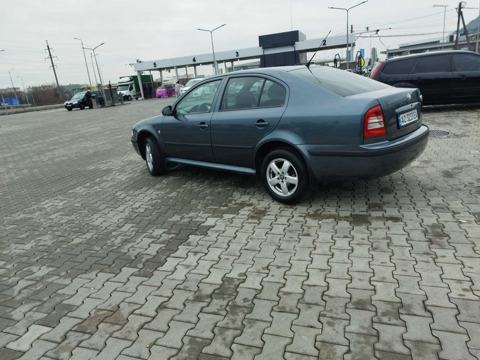 Продаж сімейного авто