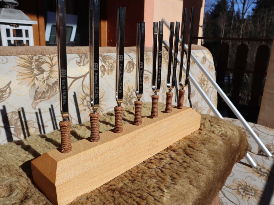 Zestaw kamertonów Meinl - 7 czakr + stojak + aktywator + skórzane etui